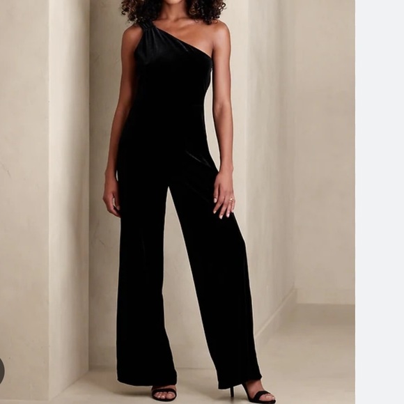 Banana Republic Factory Pants - NWT Banana Republic Factory Dark Romantic One Shoulder Velvet Jumpsuit